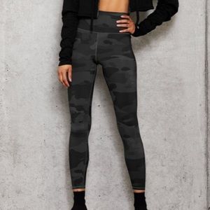 Black camo leggings